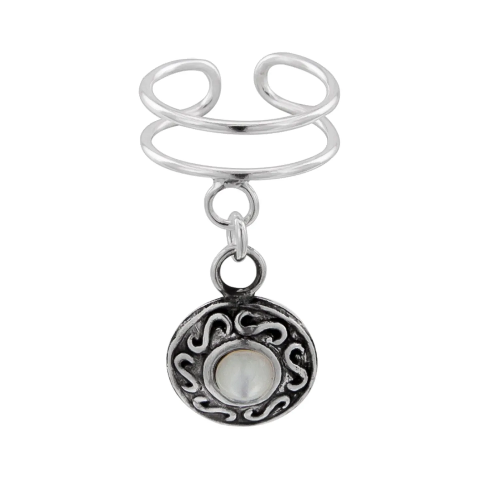 Zilveren ear cuff met hanger, bewerkte cirkel met maansteen