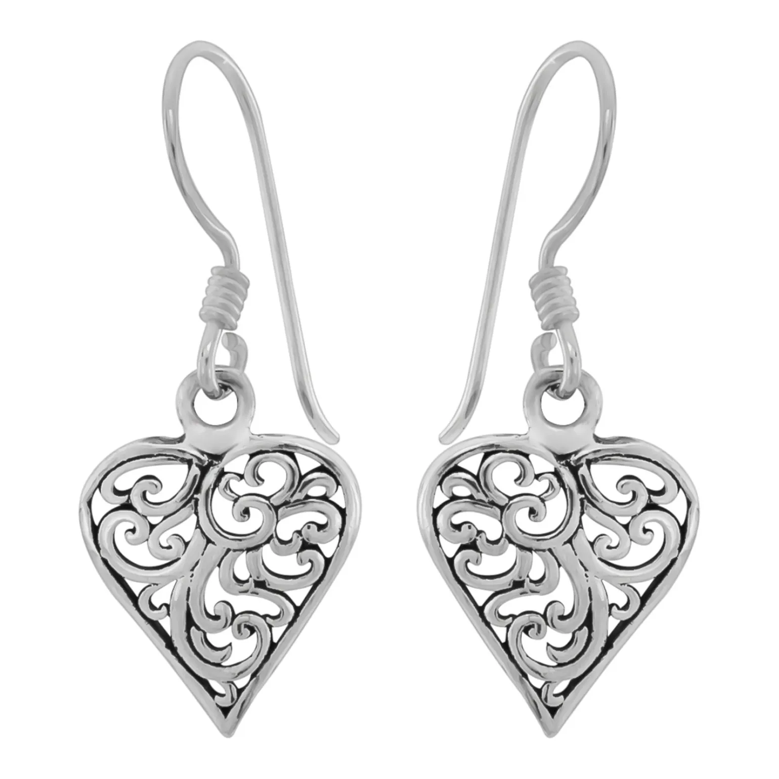 Zilveren oorhangers, hart met sierlijke details