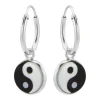 Zilveren oorringen met hanger, yin en yang
