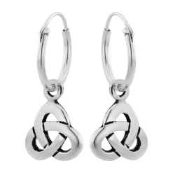 Zilveren oorringen met hanger, triskele