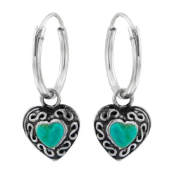 Zilveren oorringen met hanger, bewerkt hart met turquoise steen