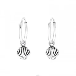 Zilveren oorringen met hanger, schelpje